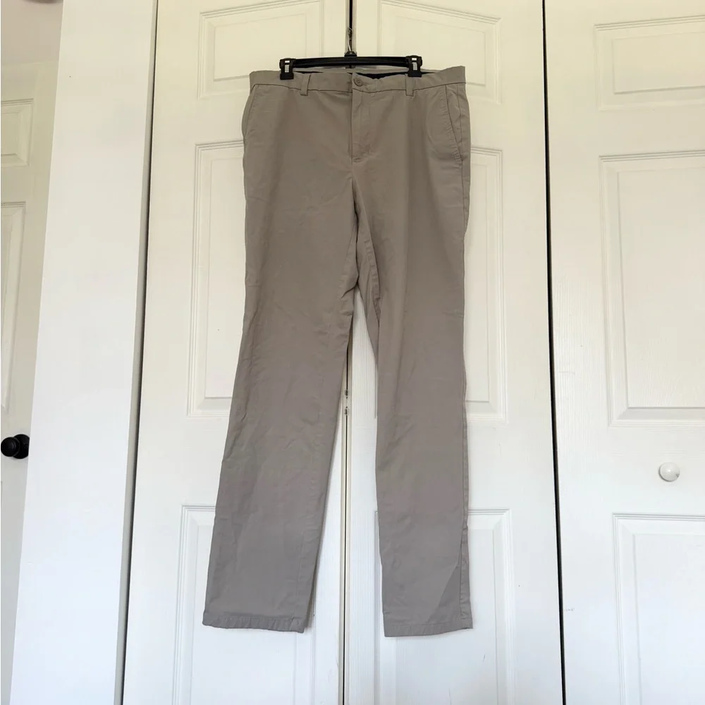 Vineyard Vines Performance On-The-Go Pants Khaki Slacks Business Size 36 x 34